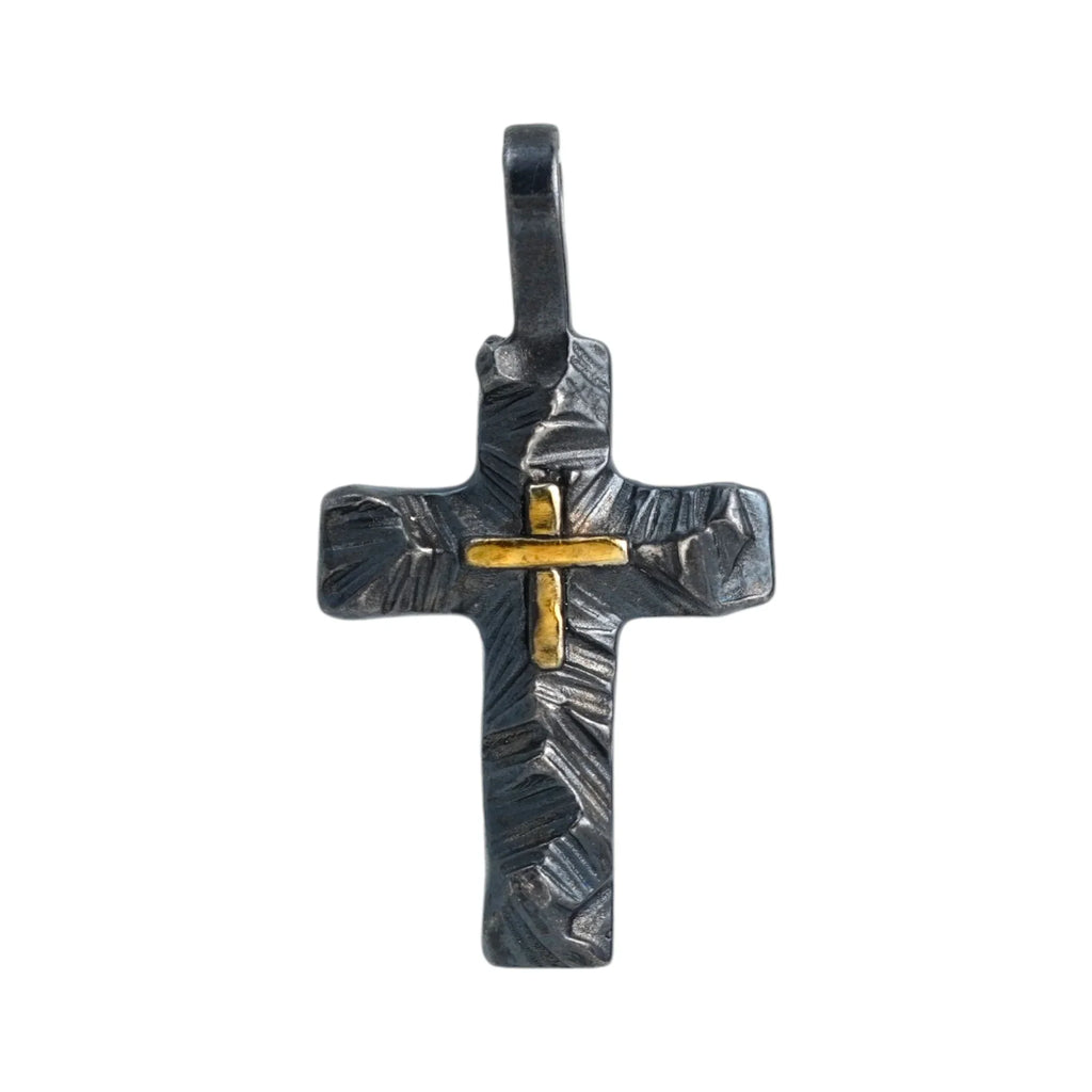 Pandantiv Cruce cu relief din argint și accent auriu – simbol realizat manual al credinței și al forței spirituale | Art Diva