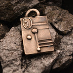 Pandantiv „Abstracție arhitecturală” din argint 925 – simbol al creativității, al individualității și al expresivității moderne, bijuterie sculpturală în stil boho și rustic | Art Diva