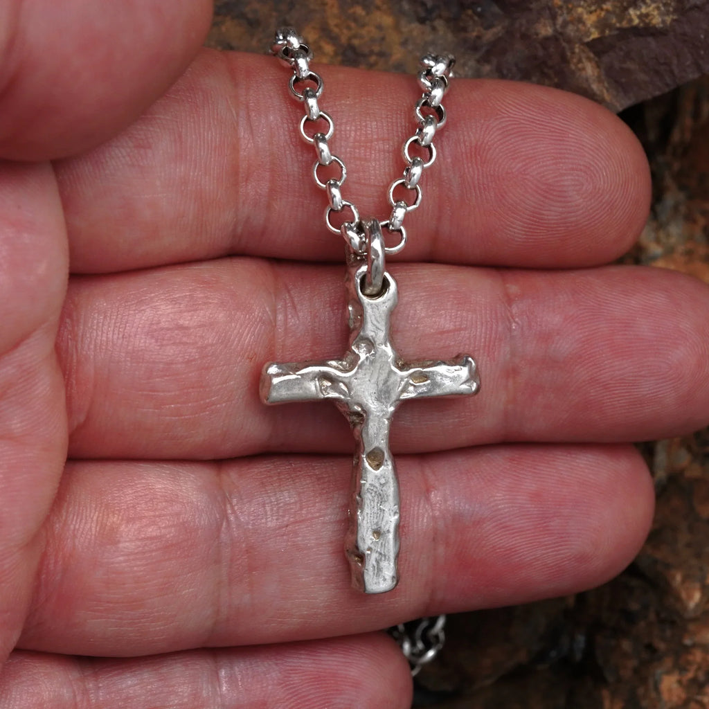 Pandantiv Cruce pentru bărbați din argint 925 – simbol realizat manual pentru credință și forță spirituală | Art Diva