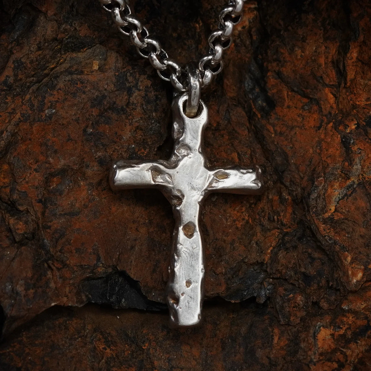Pandantiv Cruce pentru bărbați din argint 925 – simbol realizat manual pentru credință și forță spirituală | Art Diva