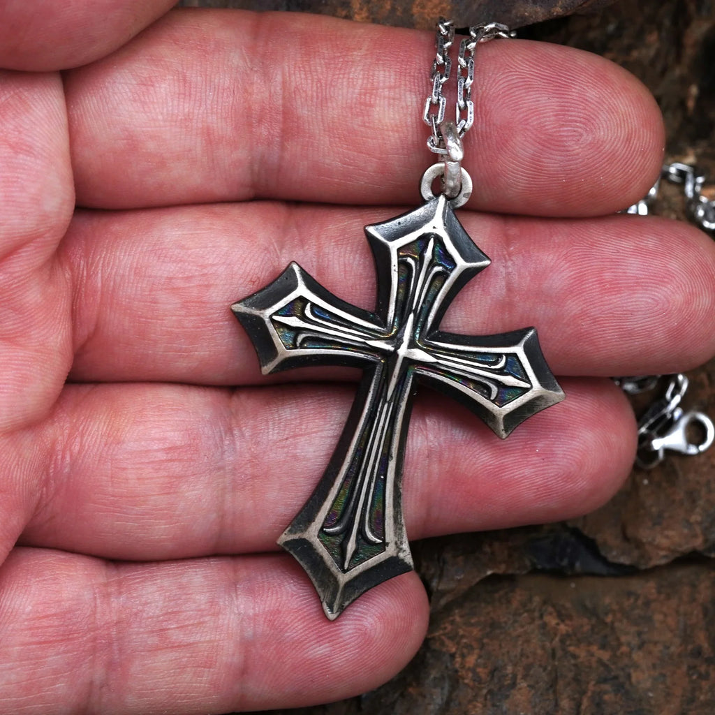 Pandantiv „Crucea credinței” pentru bărbați din argint 925 – mare și masiv, simbol al forței spirituale și al protecției | Art Diva