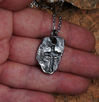 Pandantiv „Cruce masivă” oxidat pentru bărbați din argint 925 – talisman pentru forță și protecție spirituală, bijuterie în stil boho și rustic | Art Diva