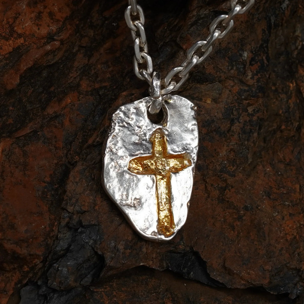 Pandantiv cruce masivă din argint 925 lustruit manual – talisman pentru forță și reziliență, bijuterie handmade, Art Diva