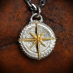 Pandantiv „Busolă” din argint 925 cu accente aurii – talisman lustruit manual pentru orientare, protecție și forță interioară, bijuterie sculpturală în stil boho-rustic | Art Diva