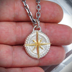 Pandantiv „Busolă” din argint 925 cu accente aurii – talisman lustruit manual pentru orientare, protecție și forță interioară, bijuterie sculpturală în stil boho-rustic | Art Diva