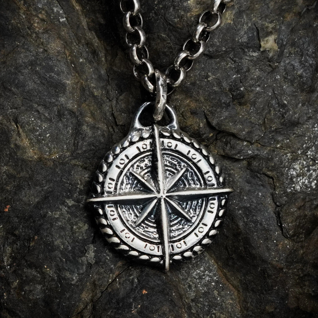 Pandantiv busolă cu roza vânturilor din argint 925, talisman handmade de orientare și protecție boho rustic, Art Diva