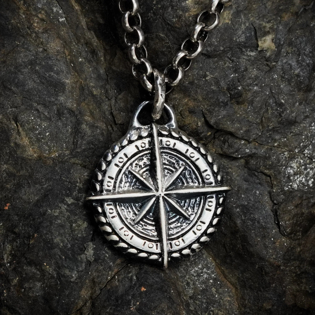 Pandantiv busolă cu roza vânturilor din argint 925, talisman handmade de orientare și protecție boho rustic, Art Diva