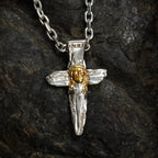 Pandantiv cruce cu Iisus Hristos din argint 925 cu accente aurii, talisman handmade de credință și protecție, Art Diva