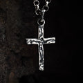 Pandantiv cruce Răstignirea cu Iisus Hristos pentru bărbați din argint 925 oxidat – handmade, Art Diva
