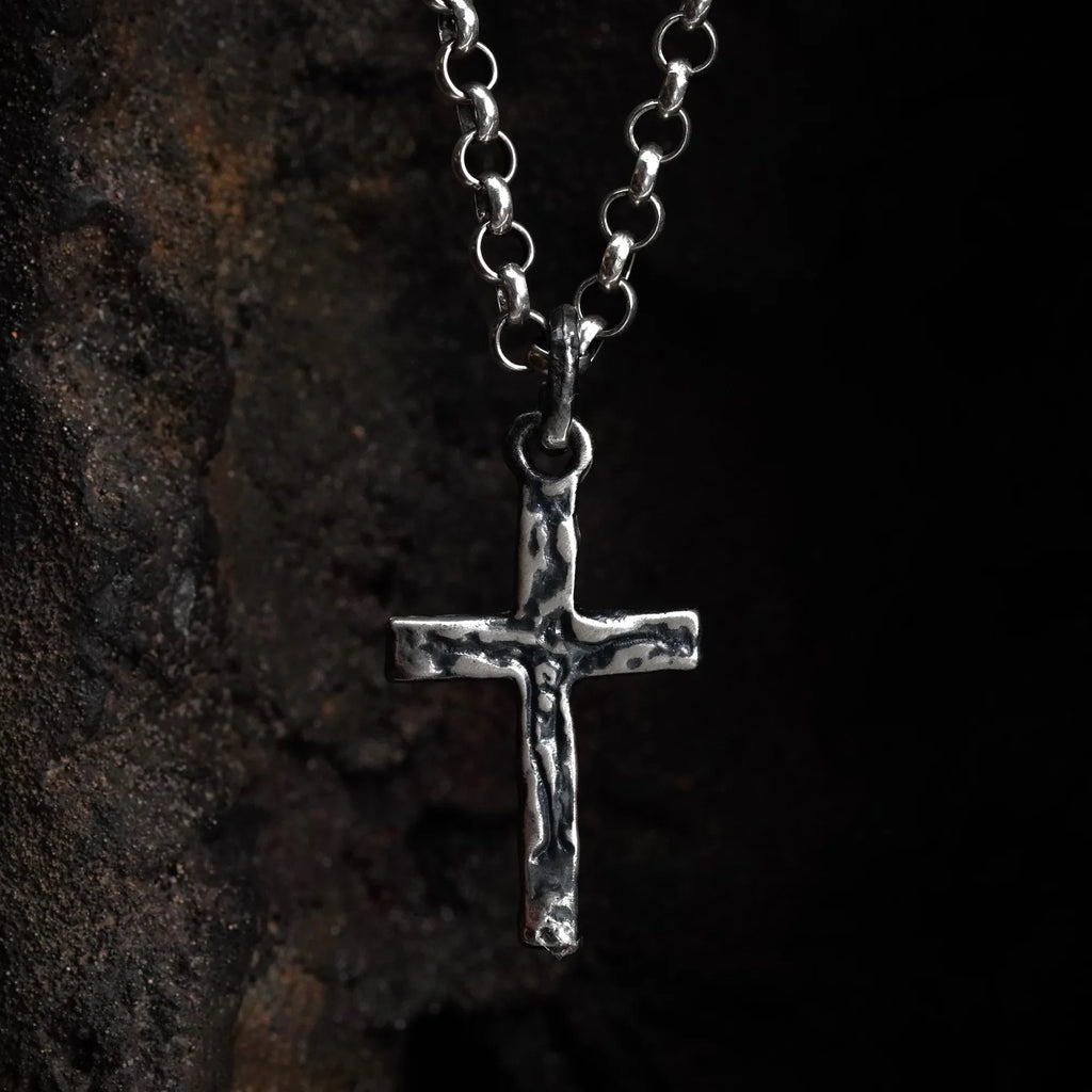 Pandantiv cruce „Răstignirea” pentru bărbați din argint sterling 925 cu Iisus Hristos – realizat manual | Art Diva