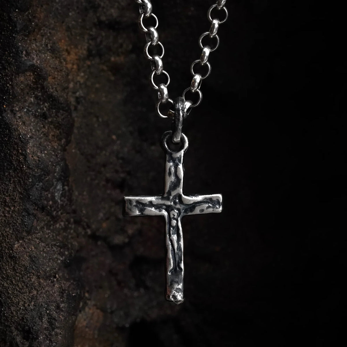 Pandantiv cruce „Răstignirea” pentru bărbați din argint sterling 925 cu Iisus Hristos – realizat manual | Art Diva