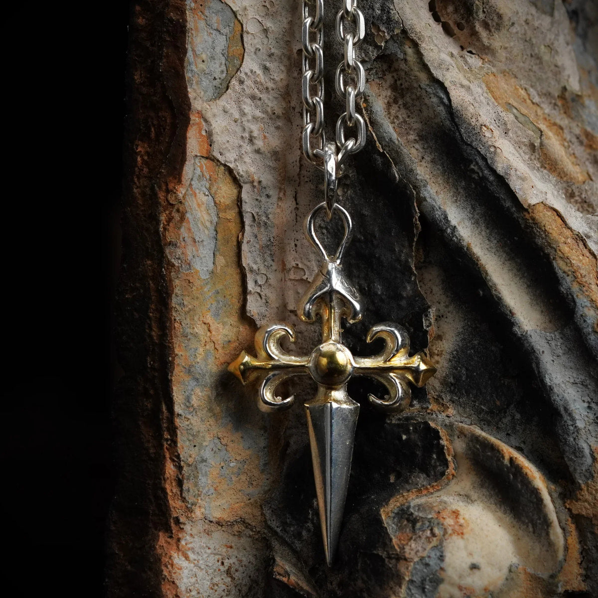 Pandantiv „Cruce Ornamentală” din argint 925 – simbol realizat manual al forței spirituale și al protecției, bijuterie sculpturală în stil boho și rustic | Art Diva