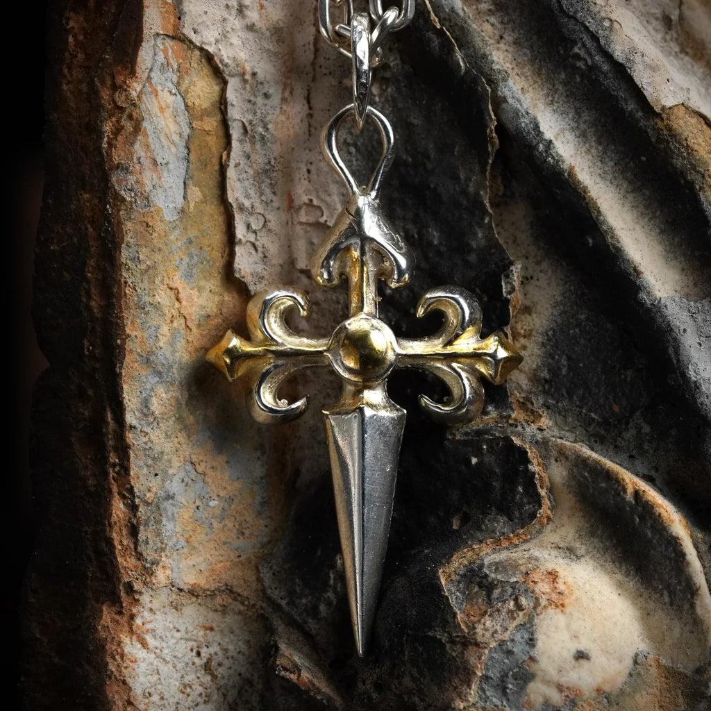 Pandantiv cruce ornamentală din argint 925 cu accente aurii, talisman handmade de forță și protecție boho rustic, Art Diva