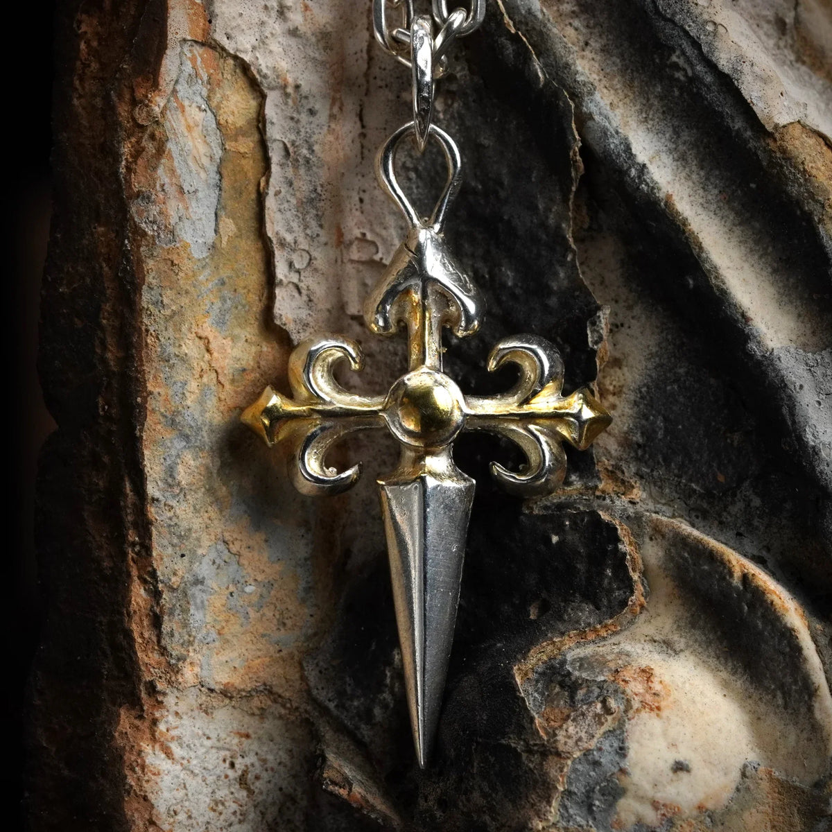 Pandantiv cruce ornamentală din argint 925 cu accente aurii, talisman handmade de forță și protecție boho rustic, Art Diva