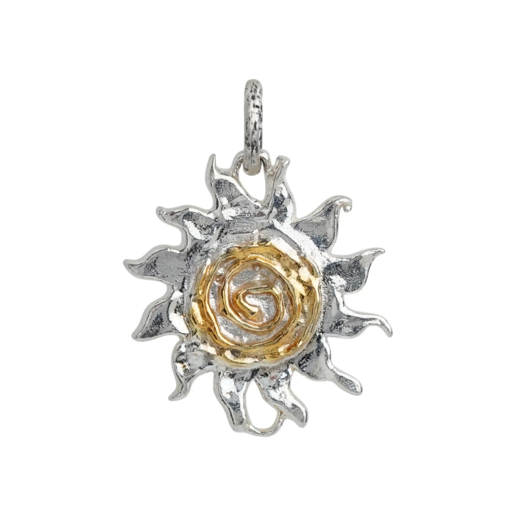 Pandantiv „Soare în spirală” din argint 925 – talisman pentru energie, lumină și forță interioară, bijuterie sculpturală handmade în stil boho și rustic, potrivit pentru lanț sau brățară | Art Diva