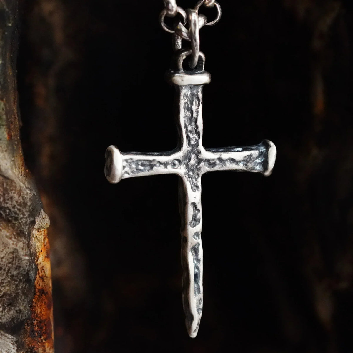 Pandantiv cruce pentru bărbați din argint 925 – simbol al credinței în stil boho și rustic, handmade, Art Diva