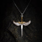 Pandantiv „Sabie cu Aripi de Înger” pentru bărbați din argint 925 cu accente aurii – talisman realizat manual pentru forță și protecție, bijuterie sculpturală în stil boho | Art Diva