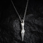 Pandantiv pumnal din argint 925 – talisman handmade pentru bărbați, simbol al forței, în stil boho rustic | Art Diva