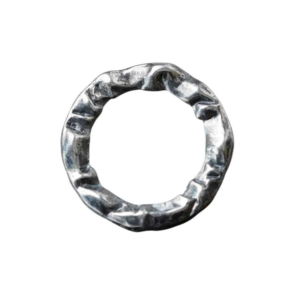 Pandantiv „Cerc” pentru bărbați din argint 925 – talisman realizat manual pentru forță și echilibru, bijuterie sculpturală boho și rustică | Art Diva