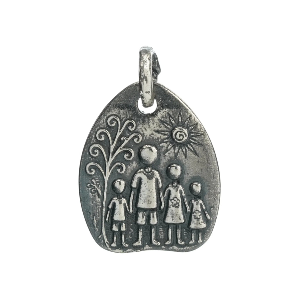 Pandantiv „Familie” din argint 925 – talisman realizat manual pentru iubire și protecție, bijuterie sculpturală în stil boho-rustic | Art Diva