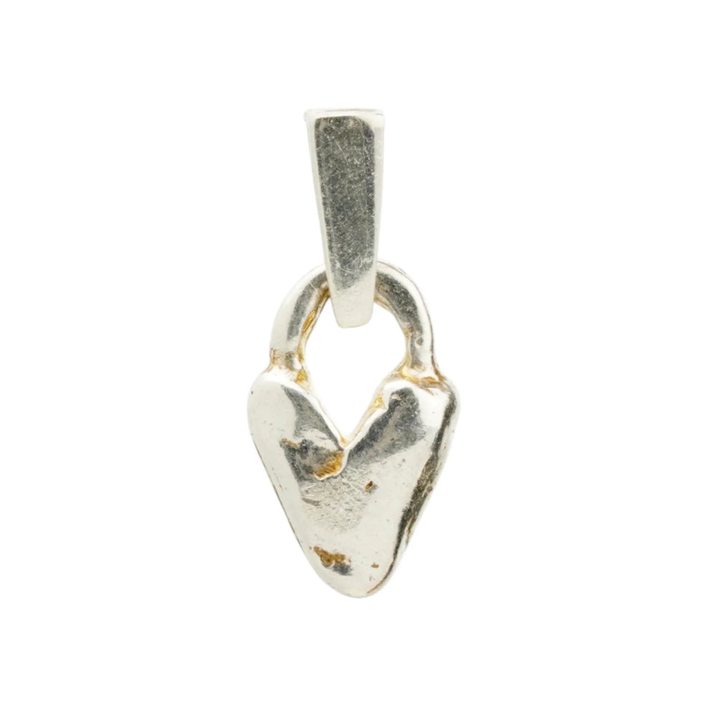 Pandantiv „Inimioară bombată” din argint 925 – talisman miniatural pentru tandrețe și grijă | Art Diva