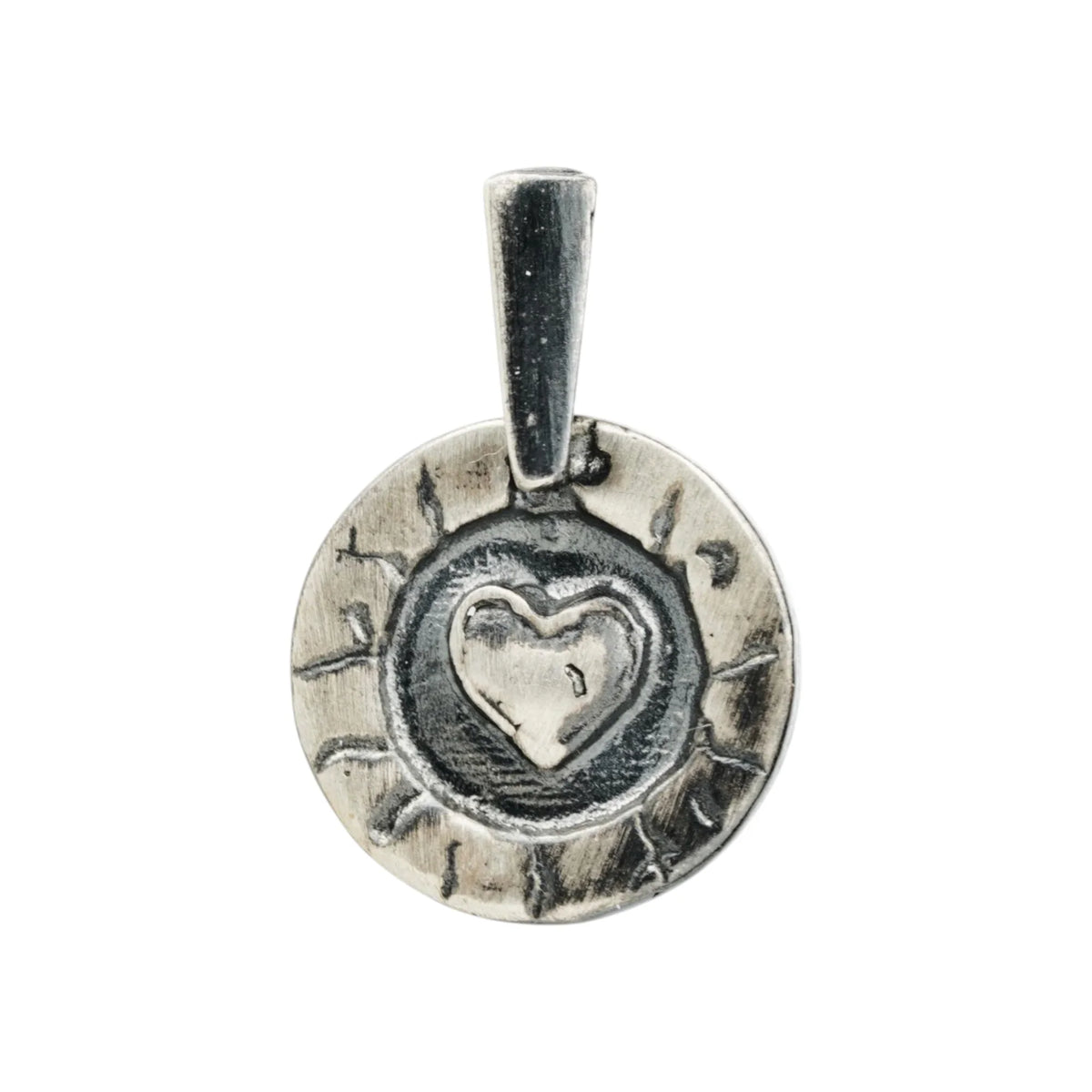 Pandantiv „Inimă în cerc” din argint 925, realizat manual – talisman pentru iubire și protecție, bijuterie sculpturală în stil boho și rustic | Art Diva