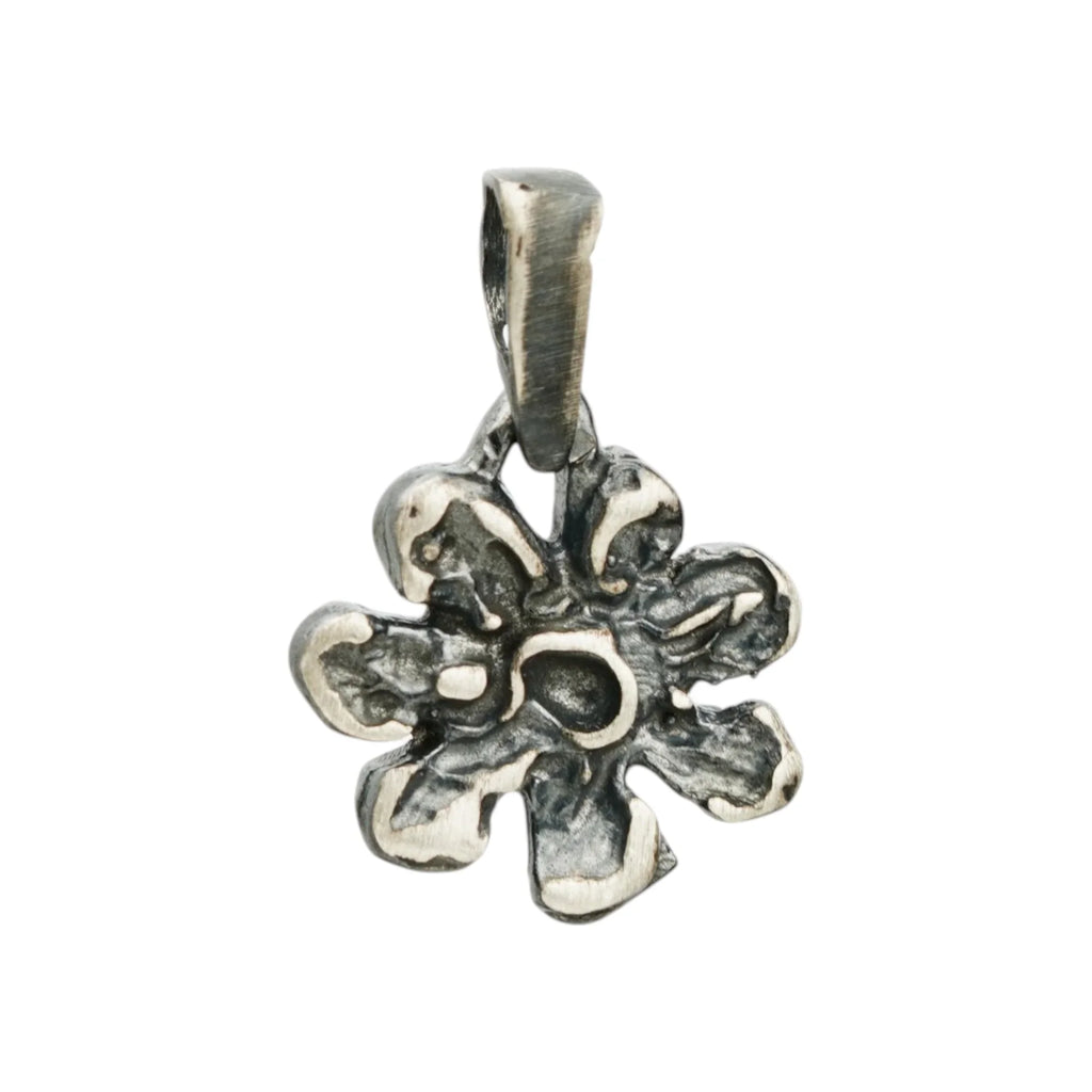 Pandantiv „Floare” din argint 925 – talisman boho al armoniei realizat manual, bijuterie sculpturală și cadou pentru mamă, fiică sau prietenă | Art Diva