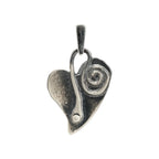 Pandantiv „Inimă și spirală” din argint 925 – talisman pentru iubire și un nou început, bijuterie sculpturală în stil boho și rustic | Art Diva