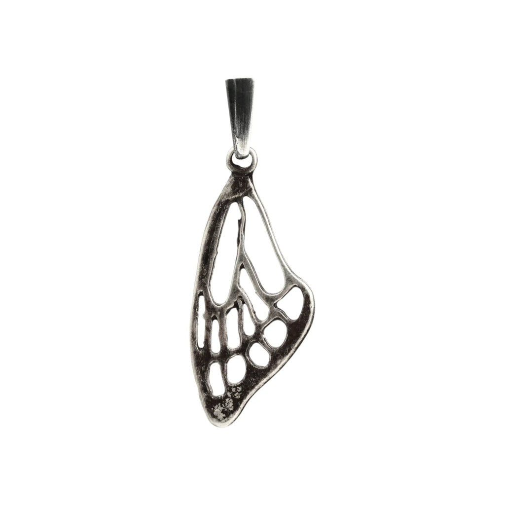 Pandantiv Aripă de fluture din argint 925 – talisman realizat manual pentru libertate și transformare, bijuterie sculpturală în stil boho și rustic | Art Diva