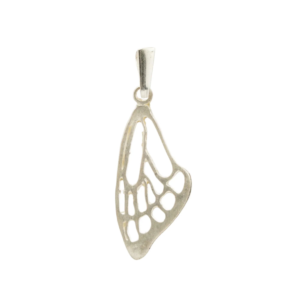Pandantiv „Aripă de fluture” din argint 925 – amuletă pentru libertate și lumină, bijuterie sculpturală handmade în stil boho și rustic | Art Diva