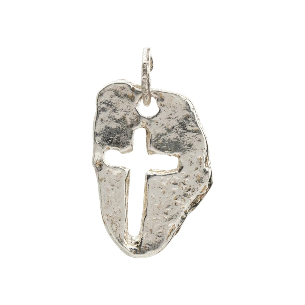 Pandantiv „Cruce masivă” pentru bărbați din argint 925, lustruit manual – talisman pentru forță, reziliență și protecție, bijuterie sculpturală în stil boho și rustic | Art Diva