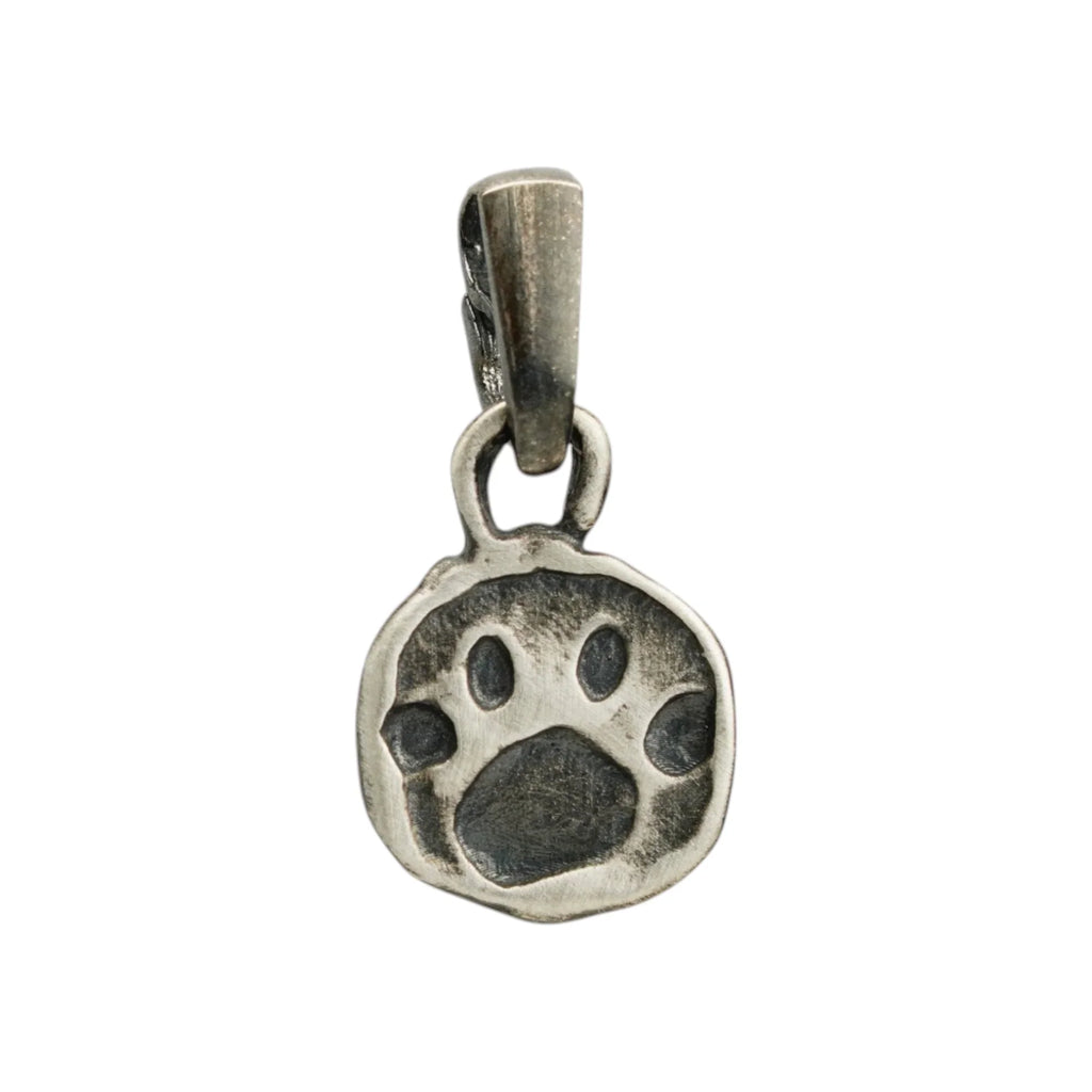 Pandantiv „Lăbuță” din argint 925 – talisman boho pentru iubirea de animale, bijuterie sculpturală și cadou pentru iubitorii de câini sau pisici | Art Diva