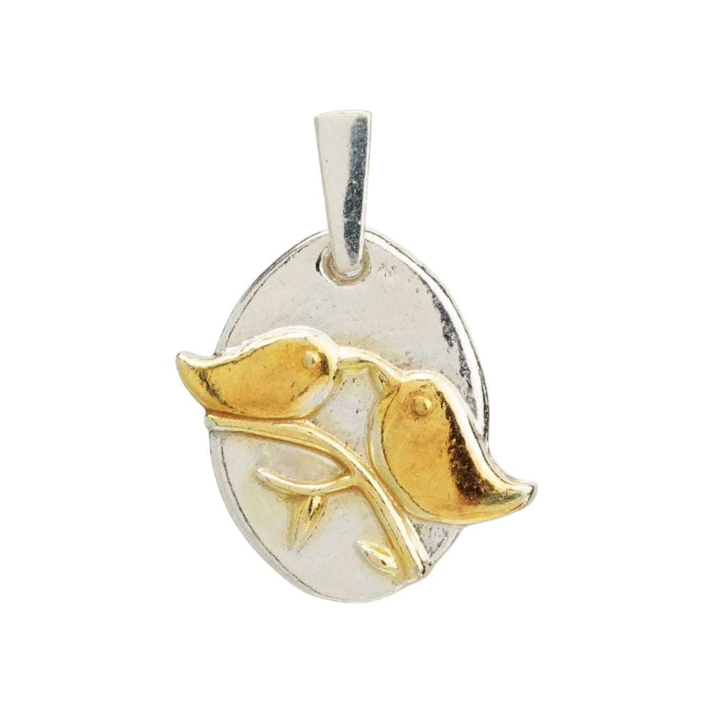 Pandantiv „Păsărele îndrăgostite” din argint 925 cu accente aurii – talisman pentru iubire, armonie și bucurie împărtășită, bijuterie sculpturală handmade în stil boho și rustic | Art Diva