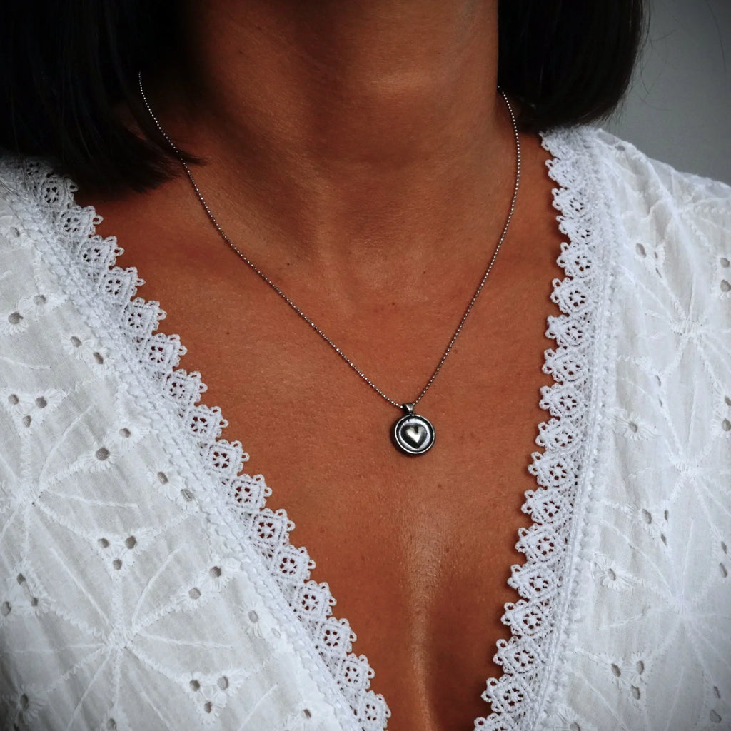 Pandantiv „Inimă” din argint 925, realizat manual – talisman pentru iubire și protecție, bijuterie sculpturală în stil boho și rustic | Art Diva