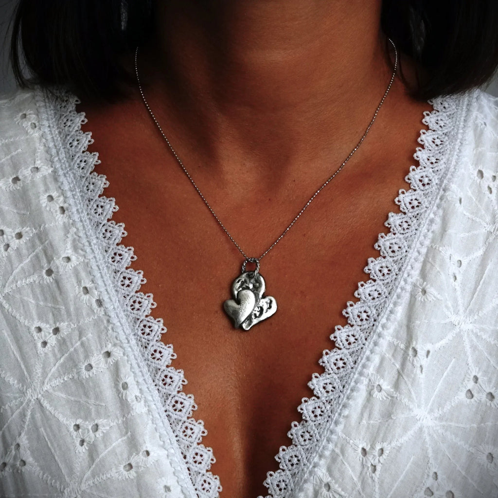 Pandantiv „Inimă dublă” din argint 925 – bijuterie sculpturală în stil boho și rustic | Art Diva