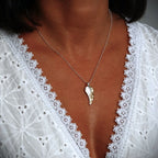 Pandantiv „Aripă de înger” handmade din argint 925 cu accente aurii – talisman pentru protecție, forță și lumină, bijuterie sculpturală în stil boho și rustic | Art Diva