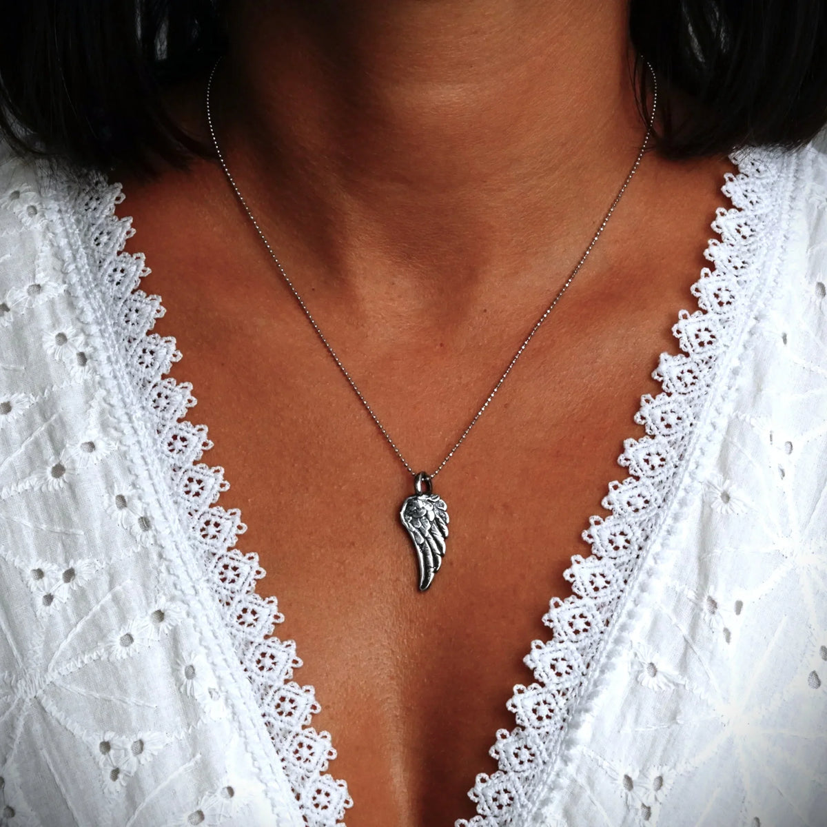 Pandantiv Aripă de înger din argint 925 – talisman realizat manual pentru protecție și speranță, bijuterie sculpturală în stil boho și rustic | Art Diva