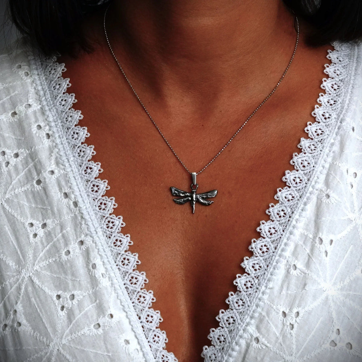 Pandantiv „Libelulă” din argint 925 – talisman boho al schimbării și al creșterii spirituale, bijuterie sculpturală și cadou pentru mamă, fiică sau prietenă | Art Diva