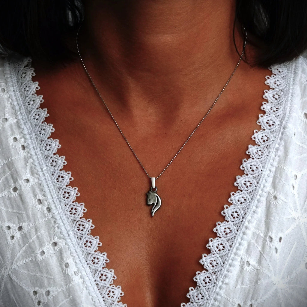 Pandantiv „Pisică” oxidat din argint 925 – talisman pentru intuiție, grație și protecție, bijuterie în stil boho și rustic pentru iubitorii de pisici | Art Diva