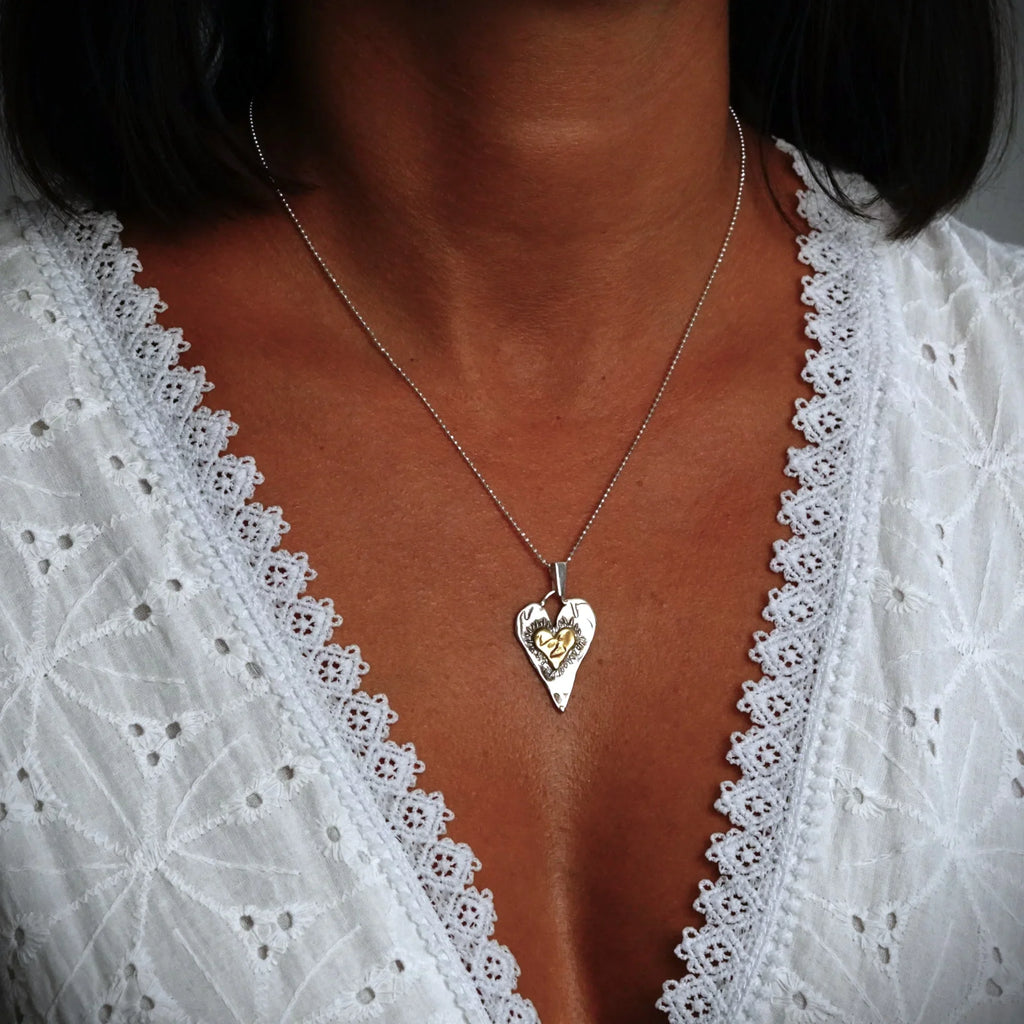 Pandantiv Inimă cu inimă aurie din argint 925 – talisman pentru iubire și apropiere profundă, realizat manual în stil boho și rustic | Art Diva