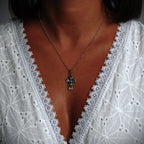 Pandantiv „Rugăciunea Îngerului” din argint 925 – talisman realizat manual pentru credință și protecție spirituală, bijuterie sculpturală boho și rustică | Art Diva