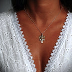 Pandantiv „Înger pe Cruce” pentru femei din argint 925 – talisman handmade pentru protecție și lumină, bijuterie sculpturală în stil boho și rustic | Art Diva