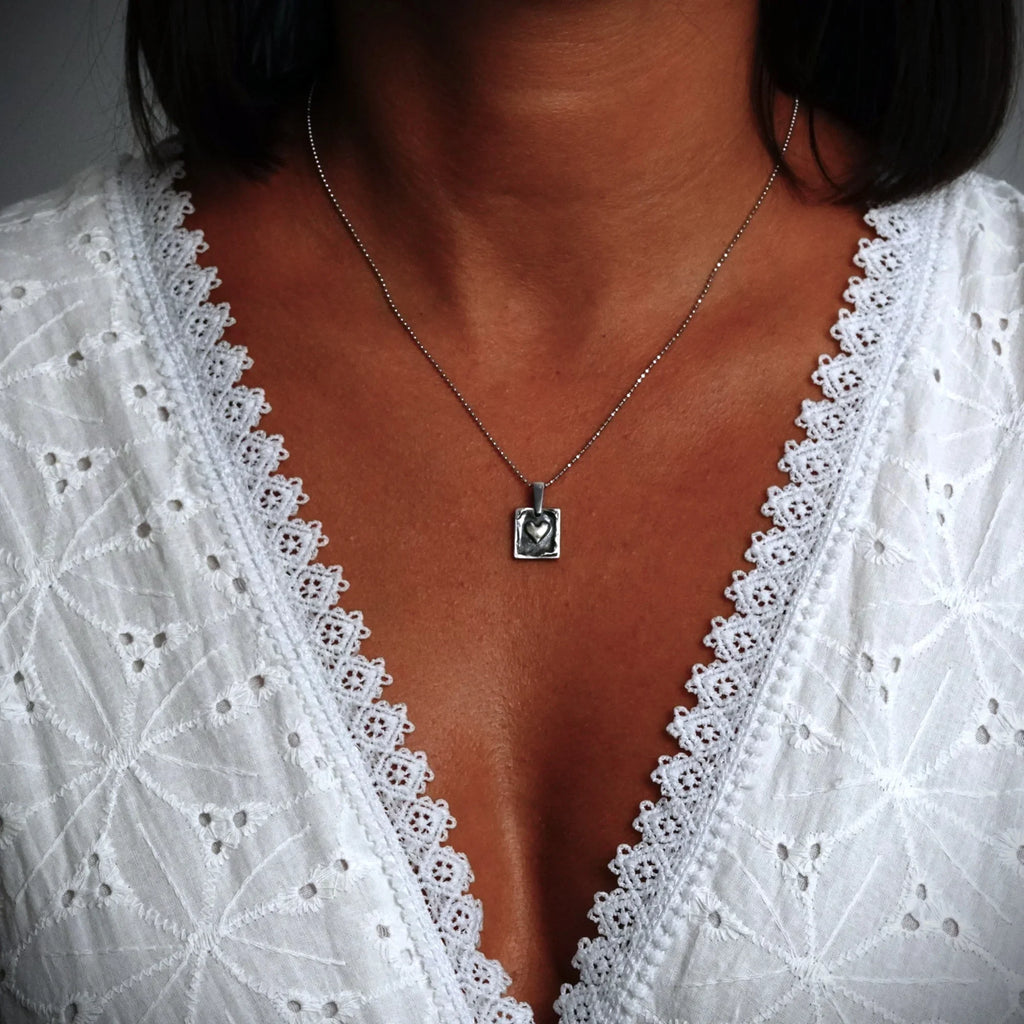 Pandantiv „Inimă” din argint 925, realizat manual – talisman pentru iubire și protecție în stil boho și rustic | Art Diva