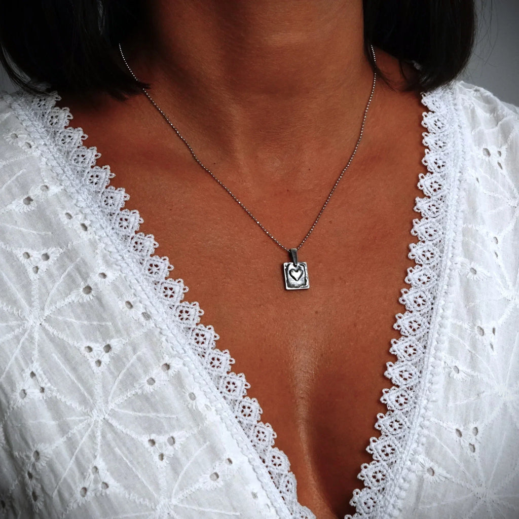 Pandantiv „Inimă” din argint 925, realizat manual – talisman pentru iubire și protecție în stil boho și rustic | Art Diva