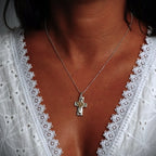 Pandantiv „Cruce cu inimă” din argint 925 cu accente aurii – talisman realizat manual pentru credință și iubire, în stil boho și rustic | Art Diva