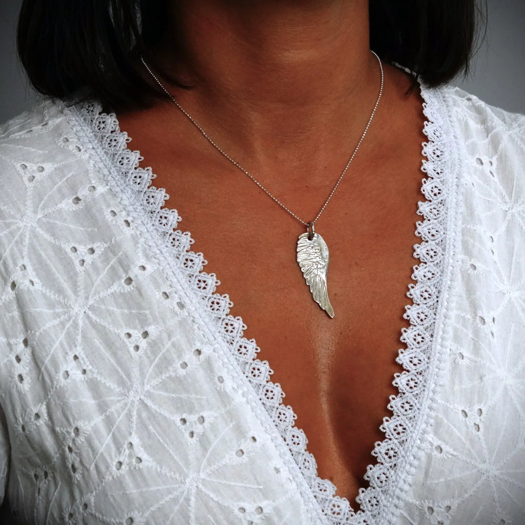 Pandantiv Aripă de înger din argint 925 – bijuterie sculpturală realizată manual în stil boho și rustic, talisman pentru protecție și forță spirituală | Art Diva
