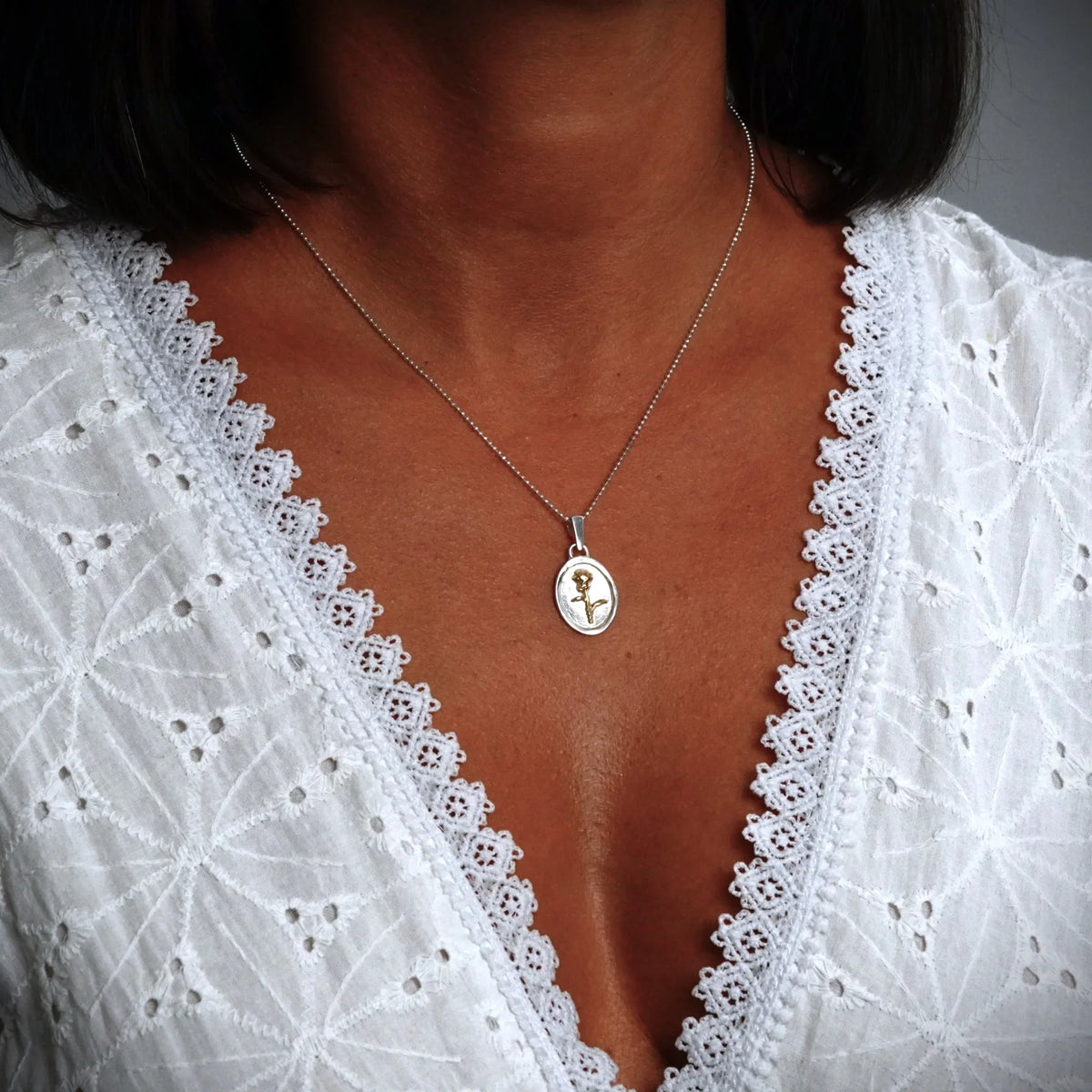 Pandantiv Trandafir „Memento Vivere” din argint 925 cu accente aurii – bijuterie artistică realizată manual și talisman | Art Diva