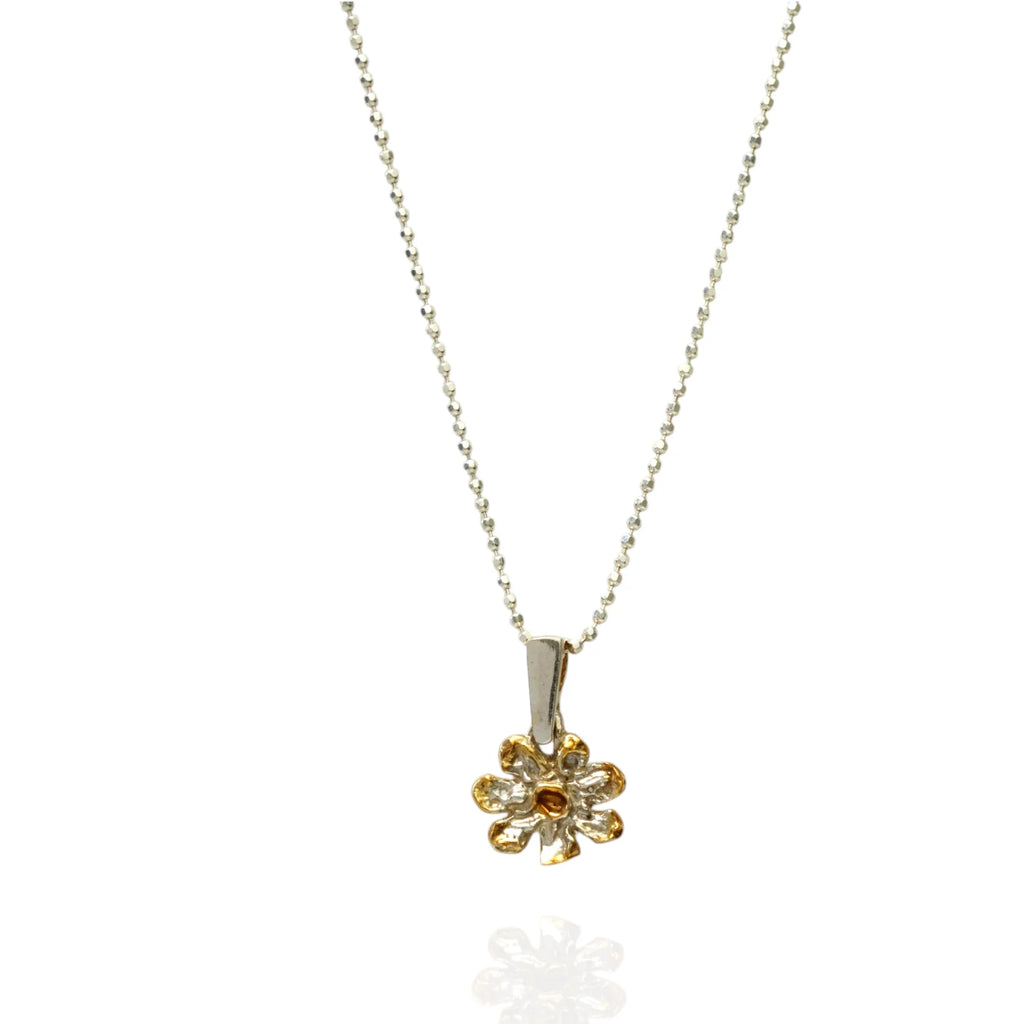Pandantiv „Floare” din argint 925 – talisman boho realizat manual pentru armonie, bijuterie sculpturală și cadou pentru mamă, fiică sau prietenă | Art Diva