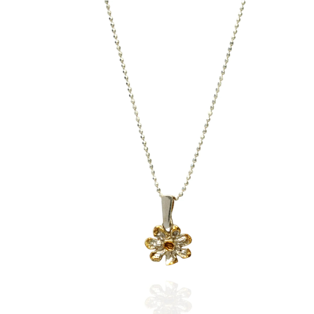 Pandantiv „Floare” din argint 925 – talisman boho realizat manual pentru armonie, bijuterie sculpturală și cadou pentru mamă, fiică sau prietenă | Art Diva