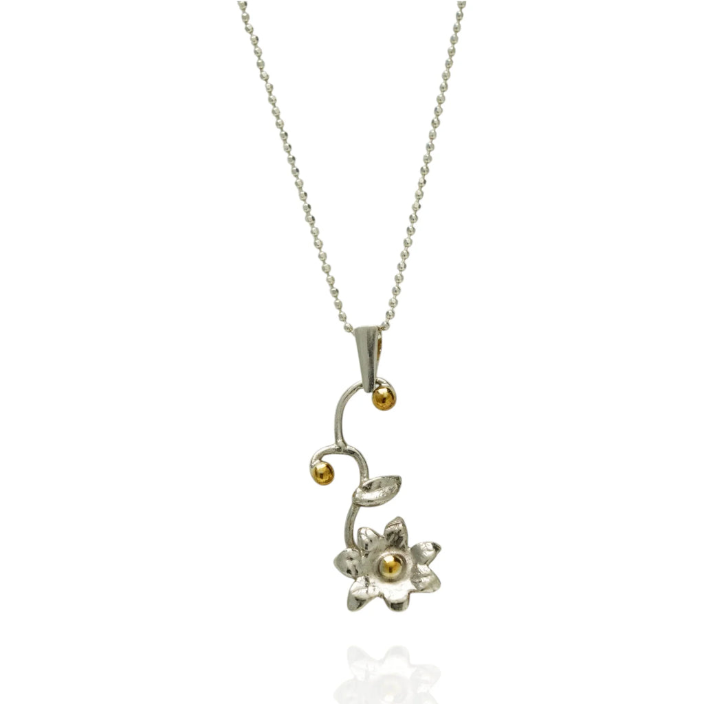 Pandantiv „Floare Delicată” din argint 925 cu accent auriu – talisman pentru nou început și gingășie, bijuterie sculpturală realizată manual în stil boho-rustic | Art Diva